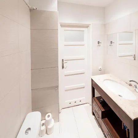 Bright And Cozy- Golden Apartments- Royal Street 华沙