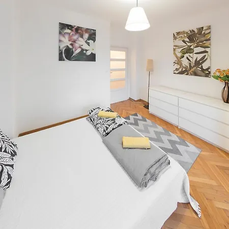 Bright And Cozy- Golden Apartments- Royal Street * 华沙